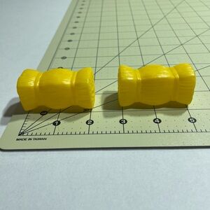 Yellow Plastic Hay Bales  2"x1/2" Replacements For Play Sets Generic